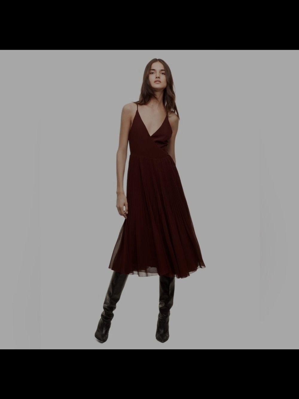 Aritzia Beaune V-Neck Spaghetti Strap Midi Pleat Dress Burgundy XS Meghan Markle